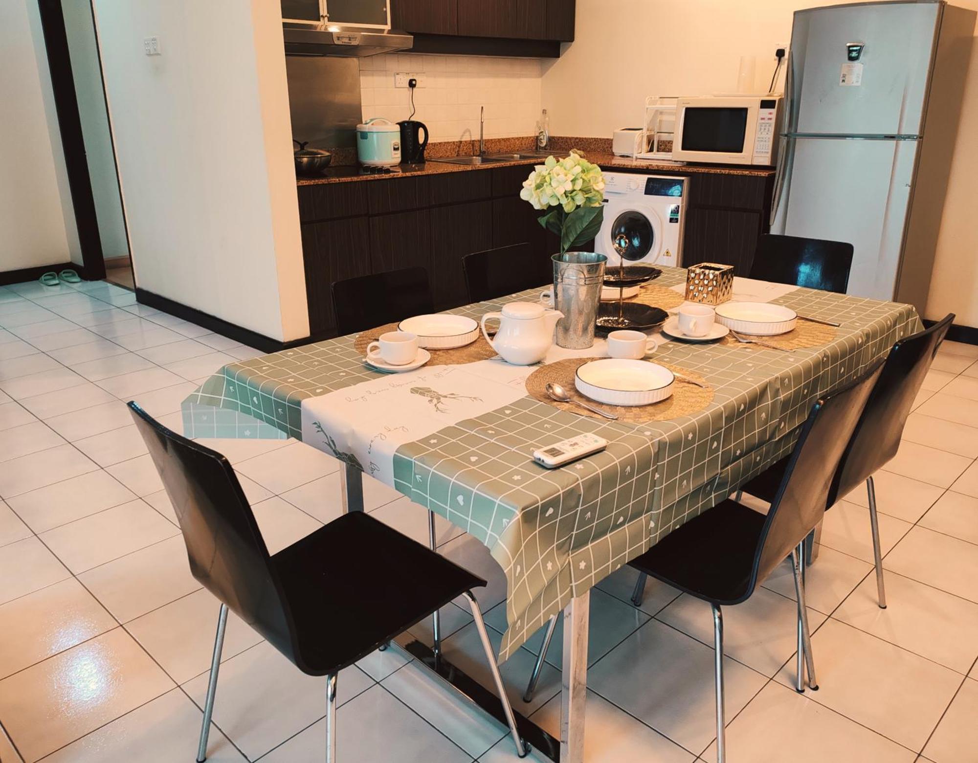 Pangsapuri 9 Bukit Bintang 5 Minutes To Alor Street Seri Bukit Ceylon 2r2b 8 Pax Kuala Lumpur